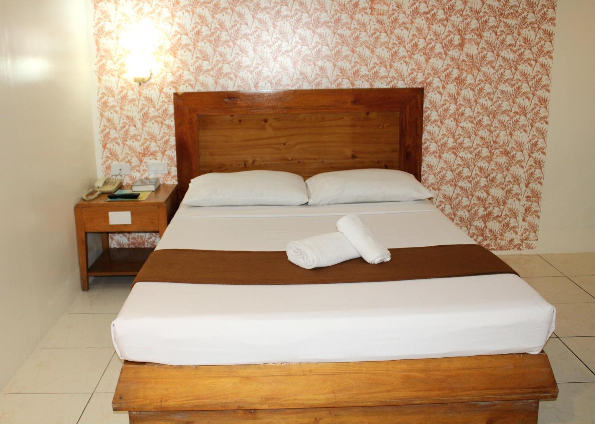 מנילה Rosas Garden Hotel מראה חיצוני תמונה