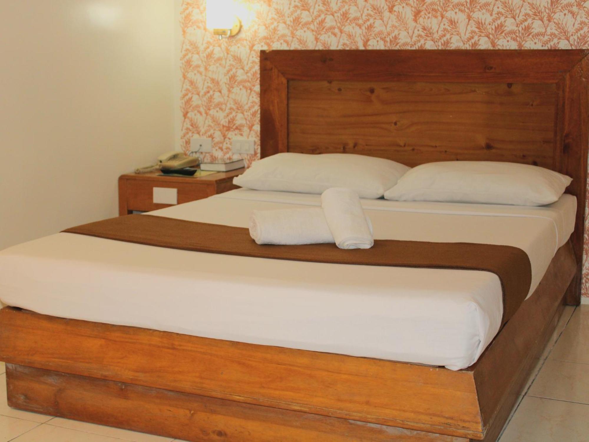 מנילה Rosas Garden Hotel מראה חיצוני תמונה