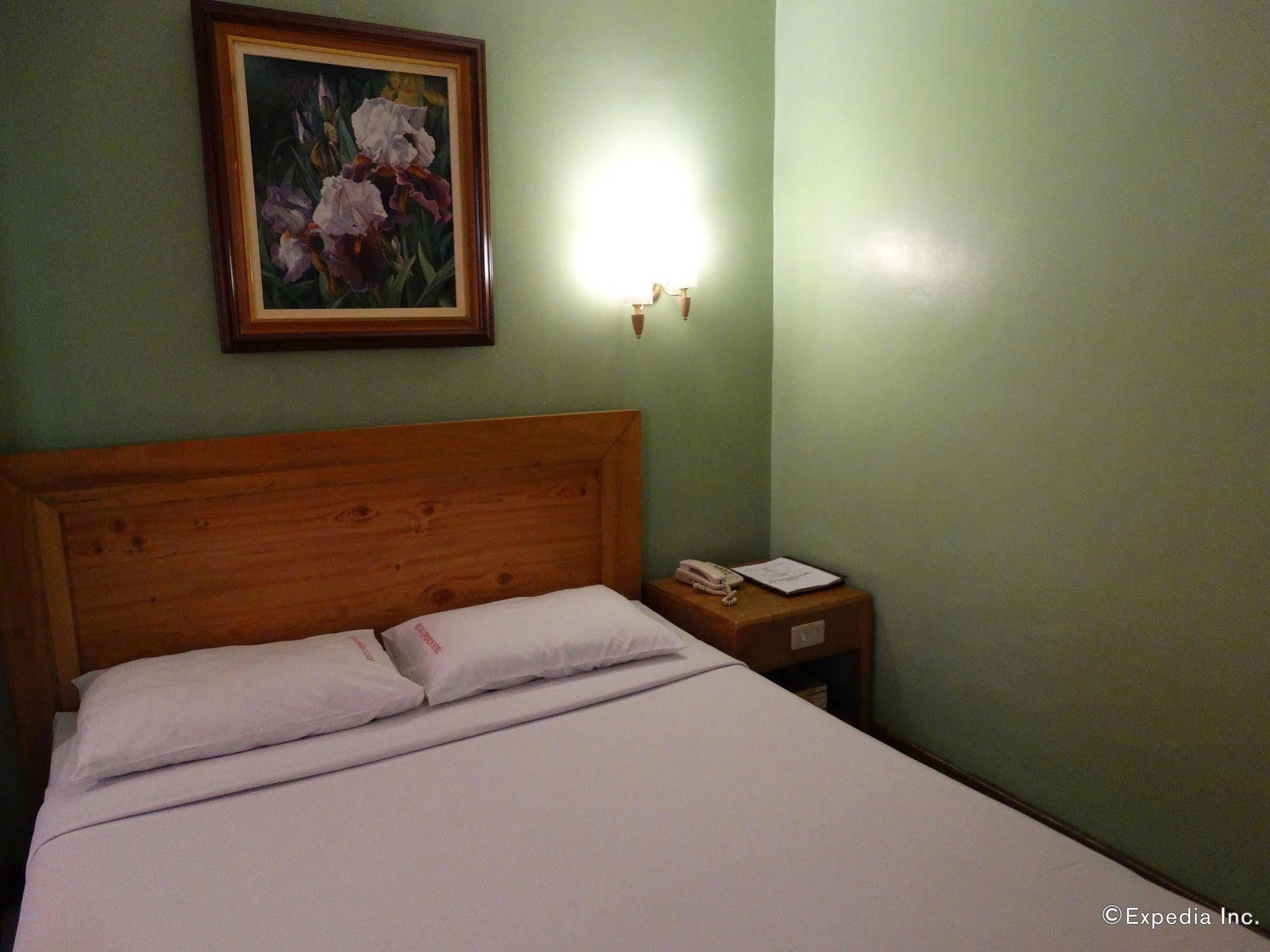 מנילה Rosas Garden Hotel מראה חיצוני תמונה