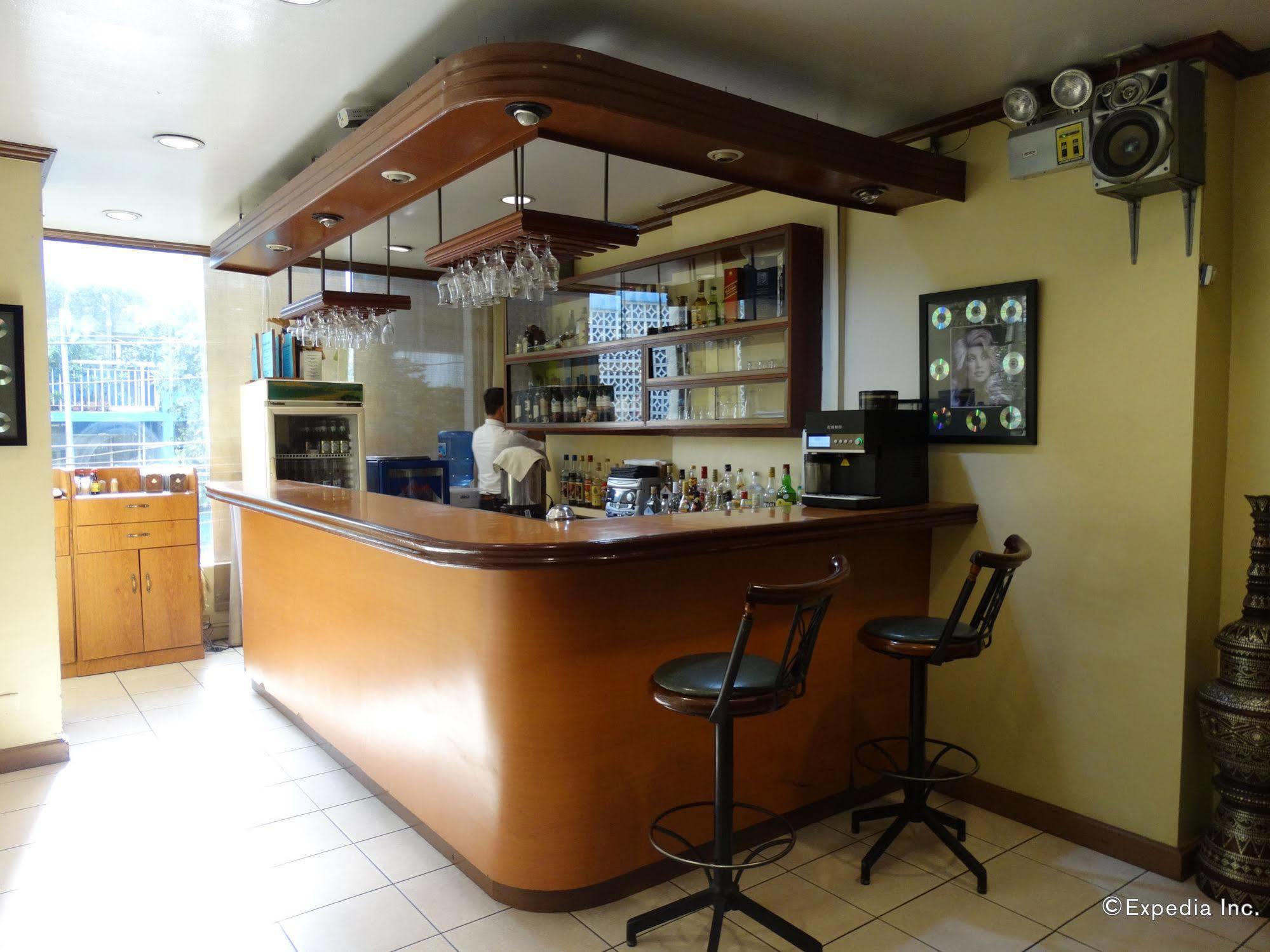 מנילה Rosas Garden Hotel מראה חיצוני תמונה
